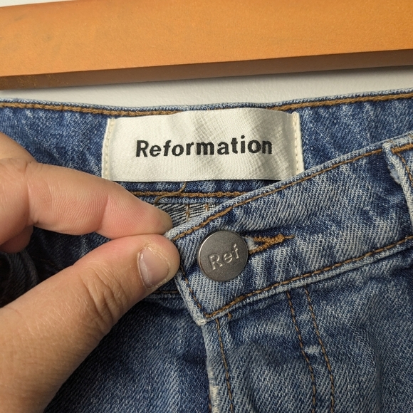 REFORMATION Distrssed Jeans Short Women Size 24 (Run Bigger) Made In USA - Picture 4 of 12